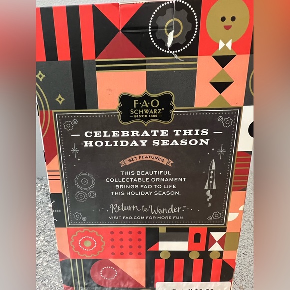 New unopened box FAO SCHWARTZ HAND BLOW Ornament. - Picture 2 of 2